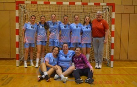 +16 féminines